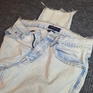 Aeropostale Stretch Mom Jeans Light Wash Distressed Raw Hem Size 4 Womens